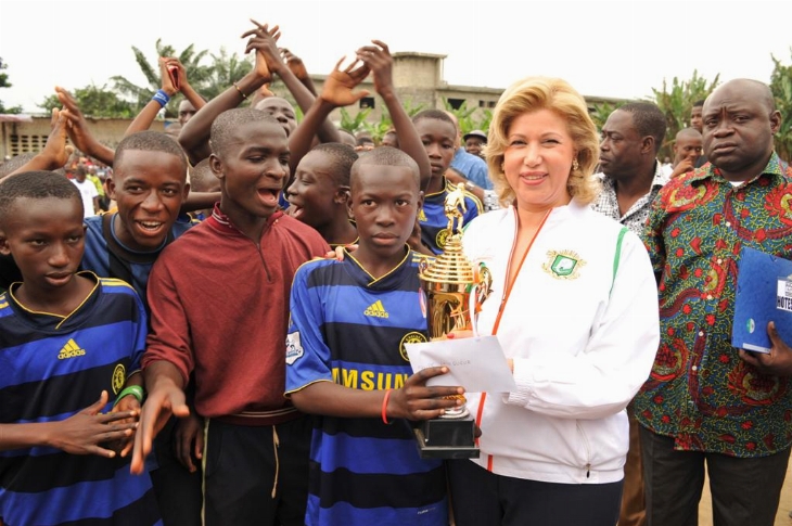 Apothéose du Tournoi de football Dominique Ouattara / Mme Ado aux enfants d’Abobo : 